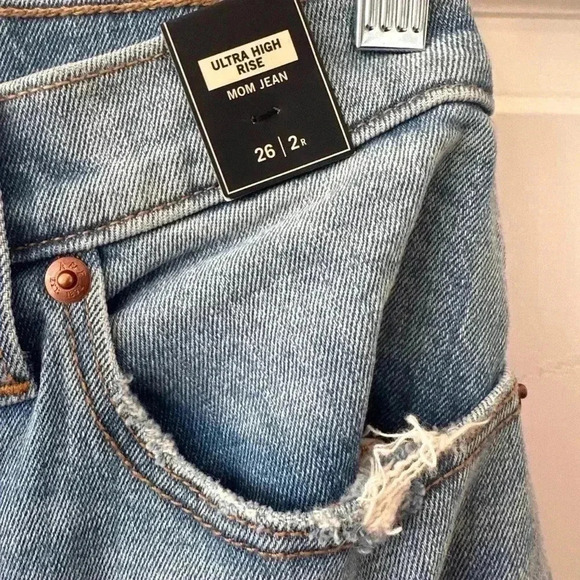 Abercrombie & Fitch Ultra High Rise Mom Jean Distressed Med Wash Womens Sz 26 2R - Picture 9 of 9